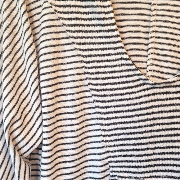 BKE Women's Black And White Stripe Over Sized Hoodie Blouse Size S - Picture 4 of 6